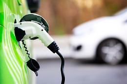 Alessandria, Poste Italiane annuncia nuove colonnine elettriche per una mobilità sostenibile