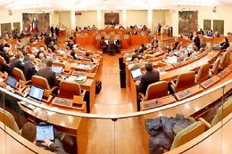 Giochi, hotel e corone di fiori tra le spese pazze dei politici