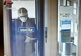 Rapina all'Unicredit di Poirino: arrestati sei pregiudicati italiani [FOTO e VIDEO]