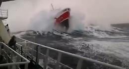 Che paura a bordo del peschereccio sballottato dalle onde!!