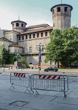 Negozi chiusi in centro per il summit blindato: deviati autobus e tram