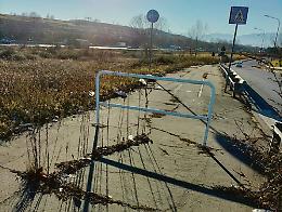 Strade al buio e ciclabile da terminare: «E dopo le 21 non passa più la navetta»