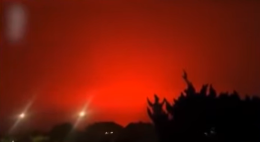 Il cielo si tinge di rosso in Cina: i filmati che fanno impazzire il web