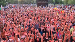 Prima serata di Eurovision, folla al maxi schermo dell'Eurovillage [VIDEO]