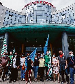 Ospedale, guerra dei sindacati: «Condizioni di lavoro pessime»