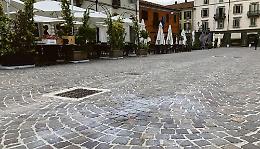 Prima la bomba, poi la rissa: un mistero in piazza Cavour