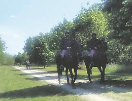 La polizia a cavallo e in moto per la legalità al parco Stura