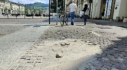 Ecco la Torino brutta: tra voragini, erba alta, clochard e alghe sul Po