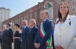 Festa della Repubblica a Torino: in piazza Castello la cerimonia dell'alzabandiera [VIDEO]