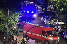 Boato nella notte: bomba carta davanti a un'agenzia immobiliare di via Breglio