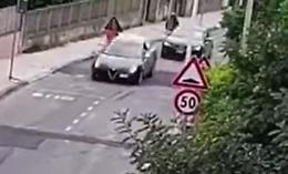 Mettono un dosso invisibile e le vetture volano