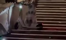 Il lancio del monopattino a Piazza di Spagna
