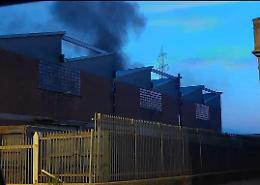 Beinasco, incendio nella zona industriale di viale Risorgimento [FOTO]