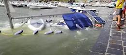 Acque agitate nel porticciolo: la barca a vela cola a picco!!
