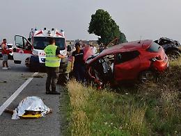 Schianto tra due auto, un morto e due feriti: «Colpa della velocità»
