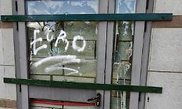 Porte murate contro i clochard nel parcheggio di Mirafiori Sud