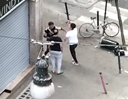 Guerra tra bande anche a San Salvario: lancio di bottiglie in strada, 3 arresti [IL VIDEO]