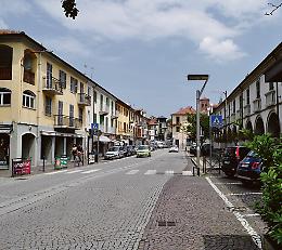 Minacce a negozianti e inquilini: paese ostaggio di una residente