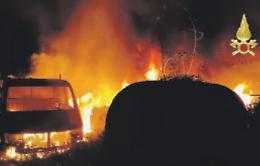 Le notti di fuoco in Val di Susa: uno yacht bruciato all’Azimut