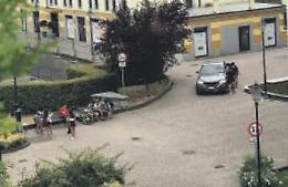 Rumori e minacce sotto casa: «Se vieni giù, io ti ammazzo»