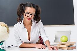 Studiare è meno pesante con una maestrina tanto graziosa