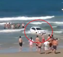 Fa caldo? Il bagno in mare si fa...con tutta la macchina!!