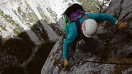Precipita dalla ferrata a Claviere e muore sotto gli occhi del figlio