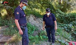“Rubano” l’acqua dal fiume per irrigare i campi coltivati