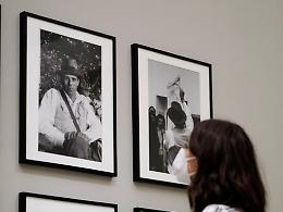 L’arte di fotografare nella doppia mostra che racconta un’epoca