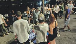 Folle movida sul Po tra fuochi artificiali e le grigliate abusive