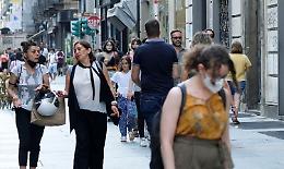 Il Covid fa di nuovo paura: «Usiamo le mascherine anche negli spazi aperti. Così si salvano le ferie»