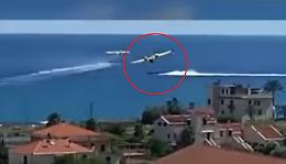 Canadair plana in mare e quasi si scontra con un motoscafo!!