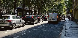 La ciclabile viaggia tra auto e bus e il controviale diventa pericoloso