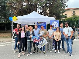 Urla, insulti e cartelloni strappati al gazebo elettorale della Lega