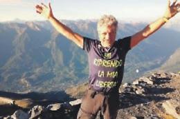 Ristoratore molla tutto e parte in bici: così Sasà scappa dall’incubo bollette