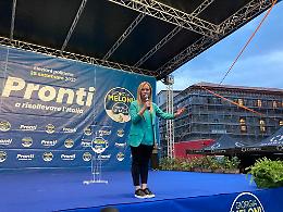 Bagno di folla per Giorgia Meloni a Torino: "Senza di me il Pd non avrebbe programma" [FOTO e VIDEO]
