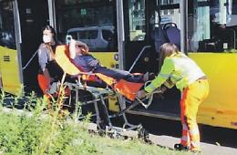 Scontro con un’auto sul rondò: dodici feriti su un autobus Gtt