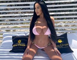 Kara Lina, sexy modella...bombastica