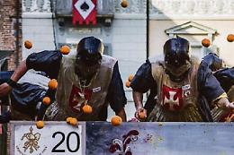 Via al Carnevale dell’austerity, ma a pagare sono gli aranceri