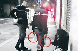 Fermato con mannaie e coltelli: altra notte di follia in Barriera