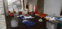 Una cancellata anti clochard: «Ma ci serve il sì del Comune»