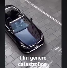 Torino, in auto ascoltando canzoni del ventennio a tutto volume [VIDEO]