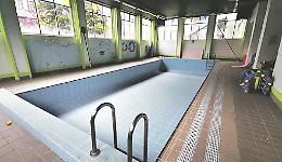 Piscina e palestra ai box da anni: «Serve un piano per rilanciarle»