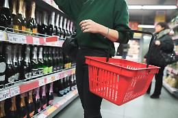 Evade dai domiciliari e viene beccato a rubare in un supermercato
