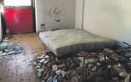 Ferrotel, ultima fermata del degrado: il cantiere casa di tossici e disperati