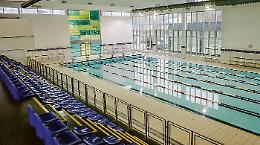 La piscina Trecate riapre a metà: «Zero iscritti, nuoto a rischio»