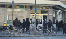 Dopo lo sgombero dall’Edera Squat gli anarchici occupano l’ex banca