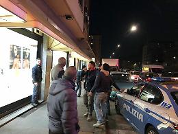 Bimbo di 18 mesi precipita da balcone in corso Giulio Cesare: è gravissimo [FOTO]