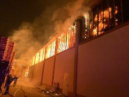 Villastellone: in fiamme aziende e cascine, ancora in corso operazioni di bonifica [FOTO e VIDEO]