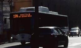 La navetta passa troppo tardi e taglia fuori anche gli studenti